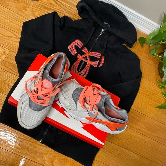 NIKE HURACHE & ARITZIA TNA SWEATER 2PC LOT - Picture 1 of 5